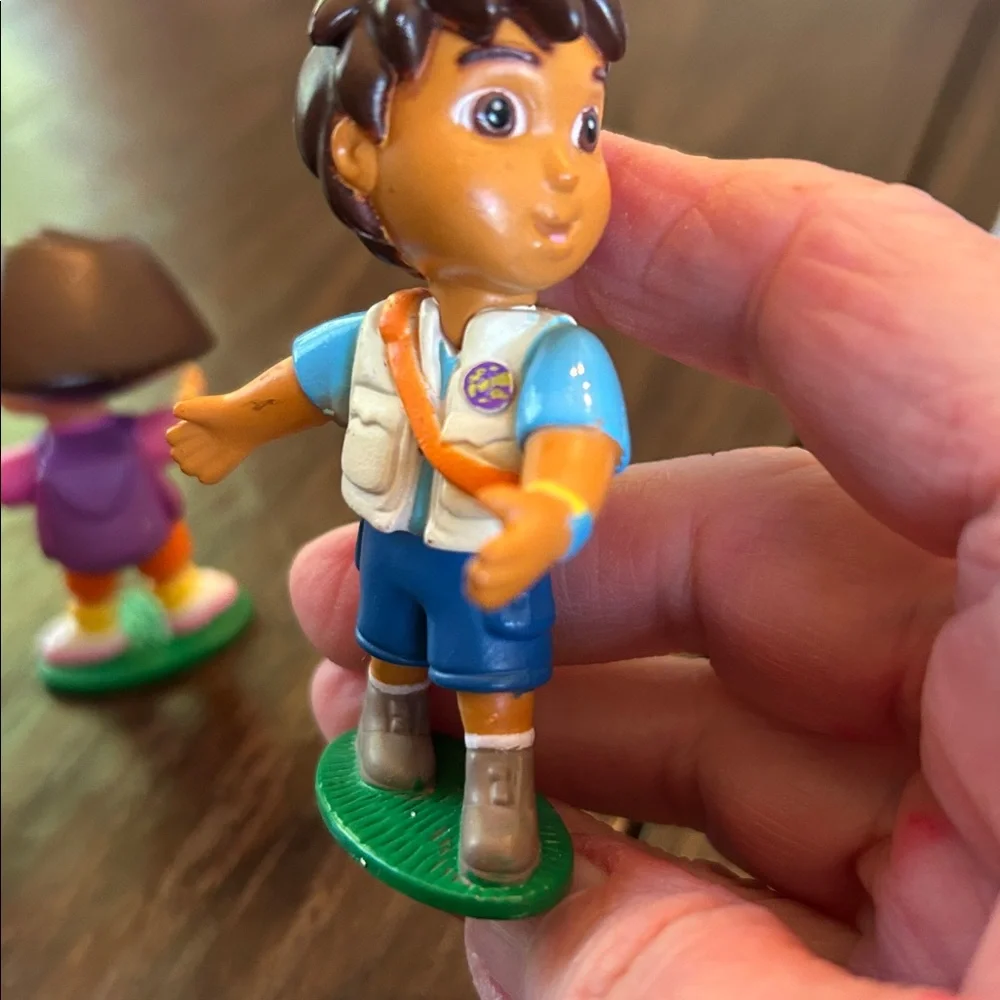 Dora the Explorer cake topper set